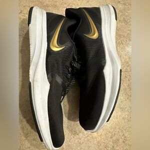 Nikes women’s 9